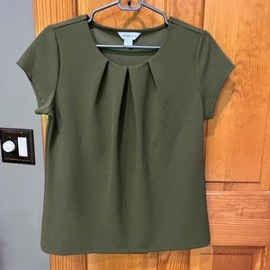 Ladies olive green short sleeve career top- size small